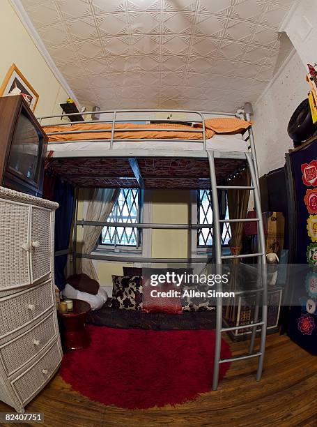 tight studio apartment - studio apartment stock pictures, royalty-free photos & images