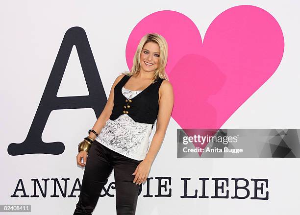 Actress and singer Jeanette Biedermann attends a photocall to the new German television SAT.1 telenovela 'Anna und die Liebe' on August 18, 2008 in...