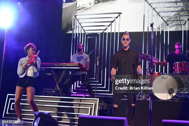 Singers Noelle Scaggs and Michael Fitzpatrick perform during the OneRepublic With Fitz & The Tantrums And James Arthur In Concert show at PNC Bank...