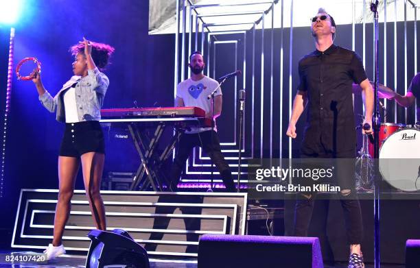 Singers Noelle Scaggs and Michael Fitzpatrick perform during the OneRepublic With Fitz & The Tantrums And James Arthur In Concert show at PNC Bank...