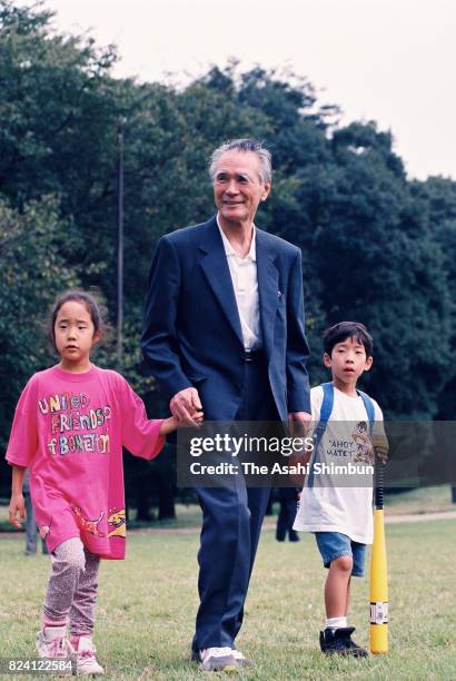 Prime Minister Tomiichi Murayama strolls at Kinuta Park with his grand children on October 8, 1994 in Tokyo, Japan.