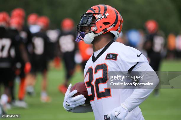 Cincinnati Bengals running back Jeremy Hill carries the ball during Cincinnati Bengals training camp practice on July 28th in Cincinnati, OH.