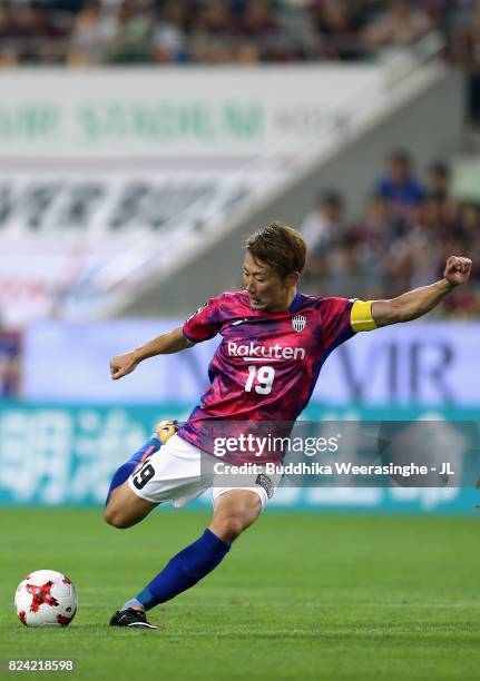 Kazuma Watanabe of Vissel Kobe shoots at goal during the J.League J1 match between Vissel Kobe and Omiya Ardija at Noevir Stadium Kobe on July 29,...