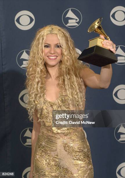 678 Shakira 2001 Photos & High Res Pictures - Getty Images