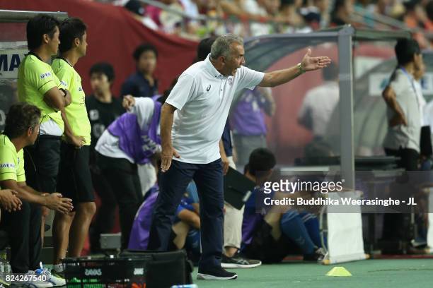 Head coach Nelsinho of Vissel Kobe gestures during the J.League J1 match between Vissel Kobe and Omiya Ardija at Noevir Stadium Kobe on July 29, 2017...