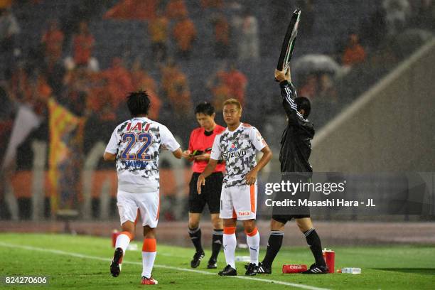 Kazuya Murata of Shimizu S-Pulse replaces Takuma Edamura during the J.League J1 match between Yokohama F.Marinos and Shimizu S-Pulse at Nissan...