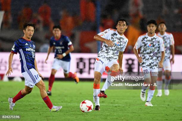 Yu Hasegawa of Shimizu S-Pulse and Manabu Saito of Yokohama F.Marinos compete for the ball during the J.League J1 match between Yokohama F.Marinos...