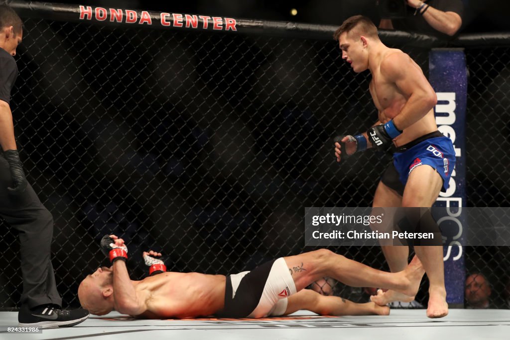 UFC 214: Burkman v Dober