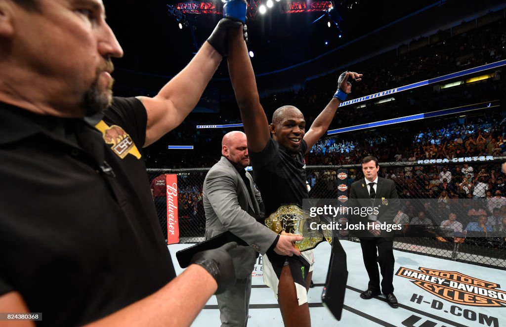 UFC 214: Cormier vs Jones 2