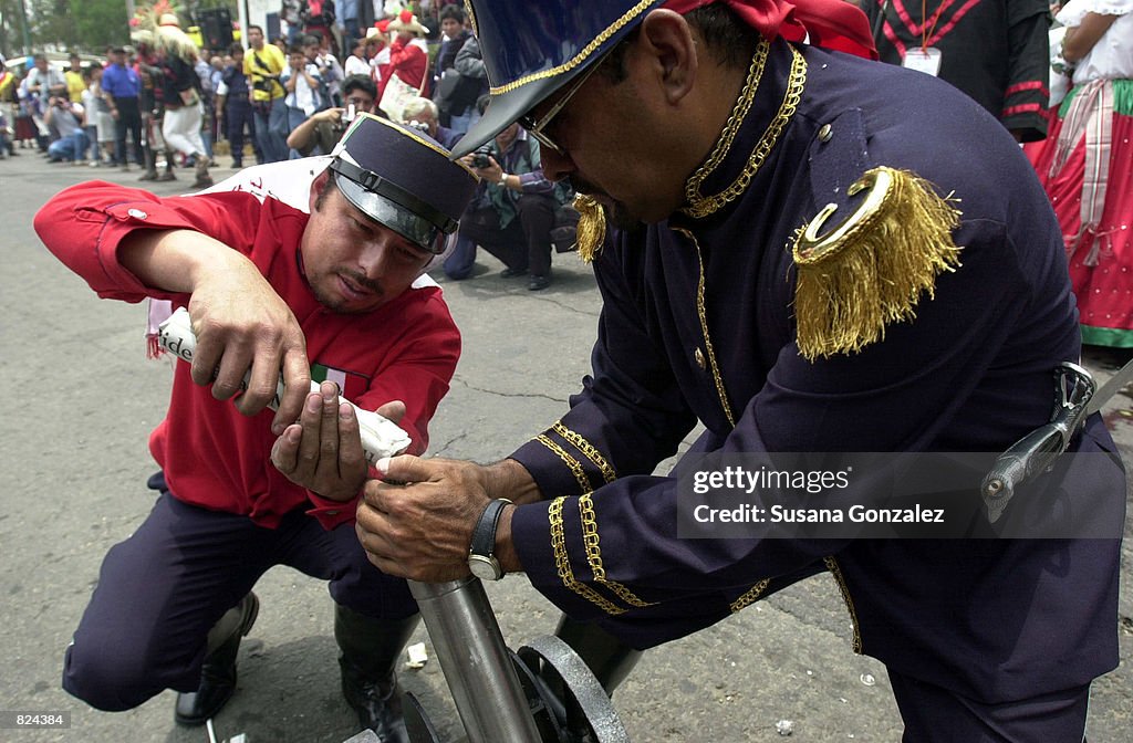 Mexicans Celebrate Cinco de Mayo with Reenactments