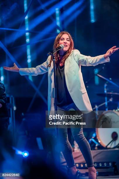 Paola Turci on the stage of the great shopping center Puglia Outlet Village in Molfetta came back to the forefront of the music scene after the...