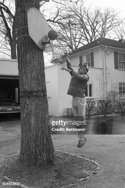 Phil Donahue tosses a few baskets in the side yard of his home here in this Chicago suburb where he lives with his four boys, Michael, Kevin, Daniel...