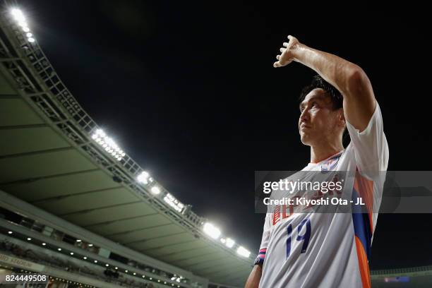 Kisho Yano of Albirex Niigata applauds supporters after the 1-1 draw in the J.League J1 match between FC Tokyo and Albirex Niigata at Ajinomoto...