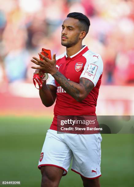 Arsenal O2 Walcott Steve Walcott Photos and Premium High Res Pictures - Getty Images