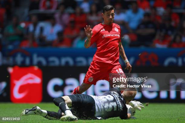 Rubens Sambueza of Toluca scores the third goal of his team past William Yarbrough goalkeeper of Leon during the 2nd round match between Toluca and...