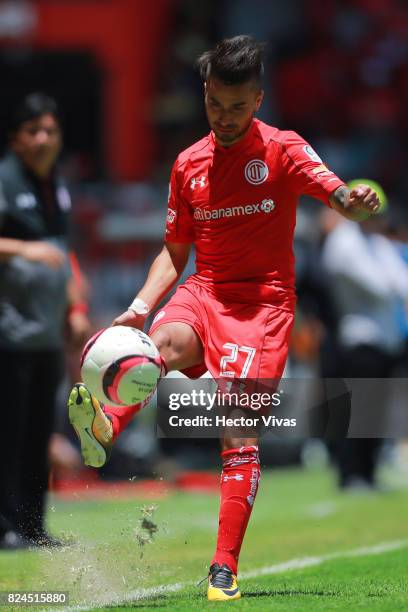 Rodrigo Gomez of Toluca controls the ball during the 2nd round match between Toluca and Leon as part of the Torneo Apertura 2017 Liga MX at Nemesio...