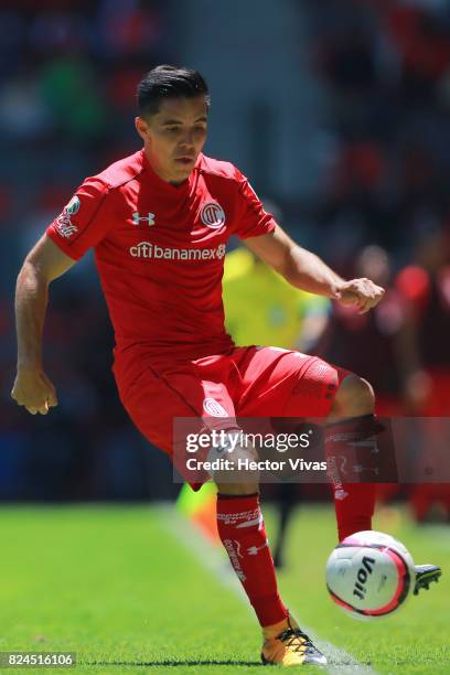 Efrain Velarde of Toluca controls the ball during the 2nd round match between Toluca and Leon as part of the Torneo Apertura 2017 Liga MX at Nemesio...