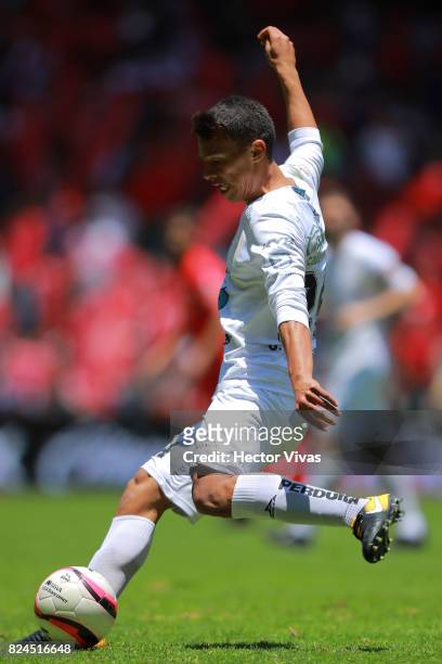 Osvaldo Rodriguez of Leon kicks the ball during the 2nd round match between Toluca and Leon as part of the Torneo Apertura 2017 Liga MX at Nemesio...