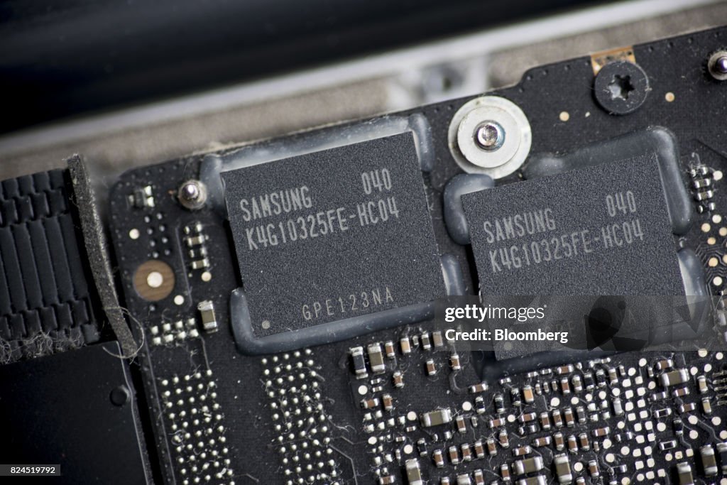 Inside a Macbook Pro Ahead of Apple Inc. Earnings