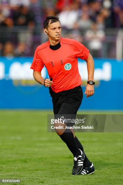 Referee Christian Dietz during the 3. Liga match between VfL Osnabrueck and SV Wehen Wiesbaden at Bremer Bruecke on July 28, 2017 in Osnabrueck,...