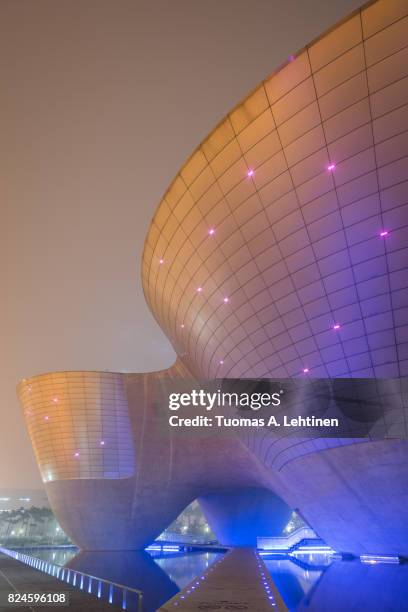 tri-bowl building in icheon at dusk - songdo ibd stock pictures, royalty-free photos & images