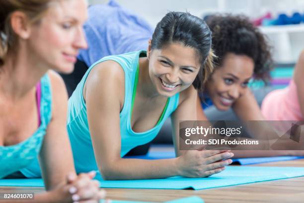 kvinna pausar och skrattar under golvet övningar på gym - floor gymnastics bildbanksfoton och bilder