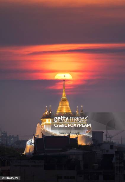 saket temple in twilight - string circle stock-fotos und bilder