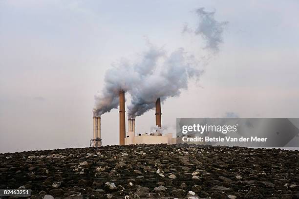 working powerstation  - uitstoten stockfoto's en -beelden