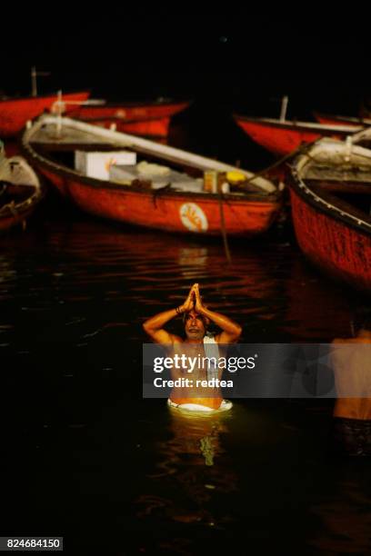 santa ghats en haridwar, india - bathing ghat fotografías e imágenes de stock