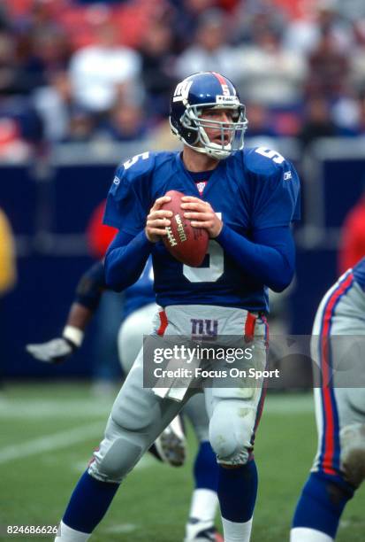 Kerry Collins of the New York Giants drops back to pass against the New Orleans Saints during an NFL game September 30, 2001 at Giant Stadium in East...