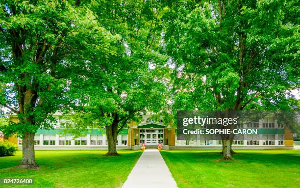 st-hugues primary school - prise de vue en extérieur stock pictures, royalty-free photos & images