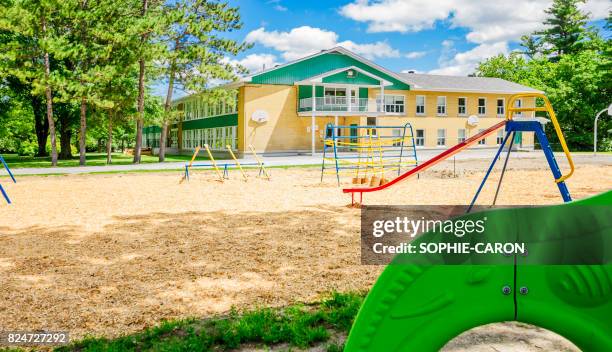 st-hugues primary school - prise de vue en extérieur stock pictures, royalty-free photos & images