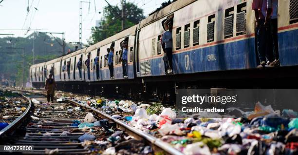people travelling on local indian train into mumbai - overloaded passenger trains in india stock pictures, royalty-free photos & images