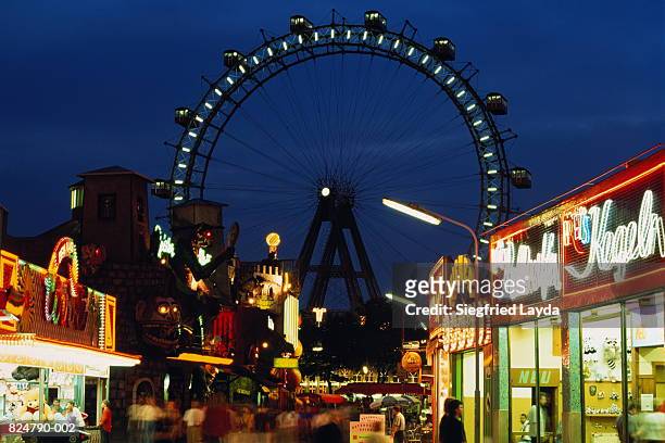 ferris wheel and fairground at night, prater, vienna, austria - luna park stock pictures, royalty-free photos & images