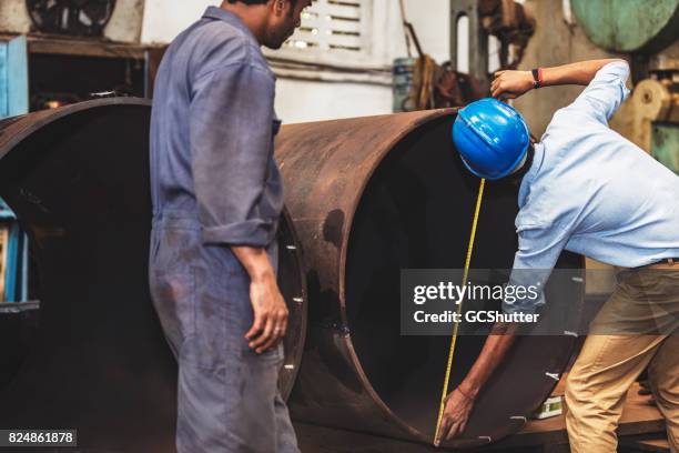 completing measurements for assembly - saudi engineer stock pictures, royalty-free photos & images