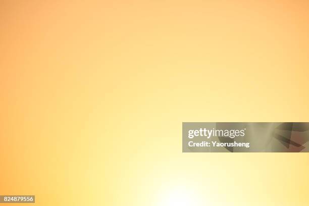 magnificent summer sun burst with lens flare - raggiante foto e immagini stock