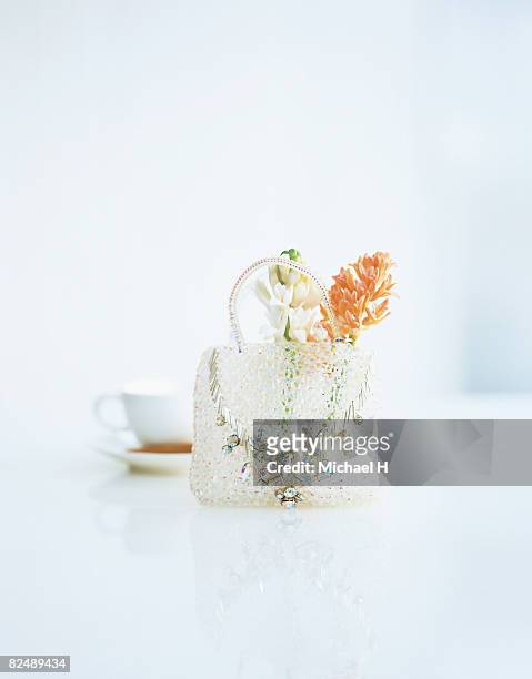 white beaded bag with two hyacinths - vandaceous stockfoto's en -beelden