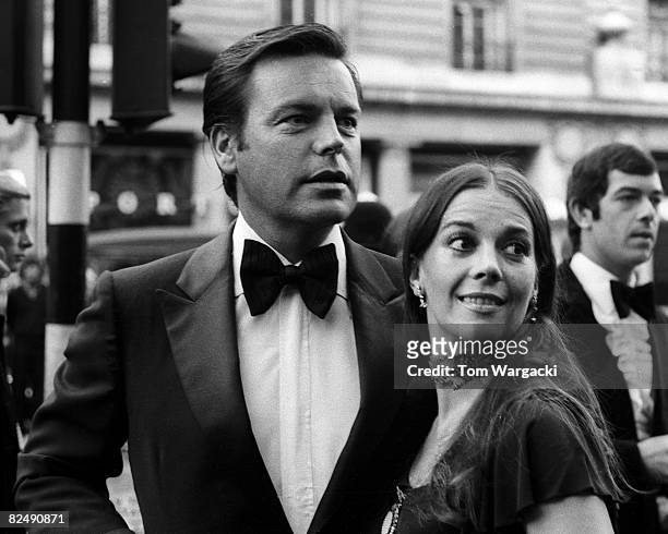 Robert Wagner and Natalie Wood at the premiere of "The Godfather" on August 9, 1972 in London, England.