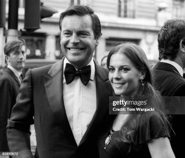 Robert Wagner and Natalie Wood at the premiere of "The Godfather" on August 9, 1972 in London, England.