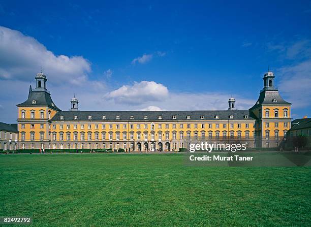 university of bonn main building - palace fotografías e imágenes de stock