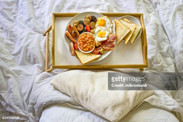 irish breakfast on table prepared for eating in bed. - breakfast in bed tray stock-fotos und bilder