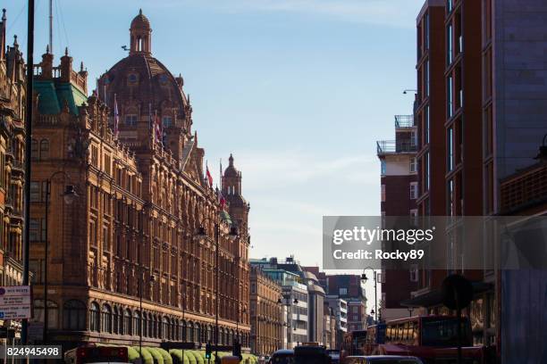 harrods en londres, reino unido - knightsbridge fotografías e imágenes de stock