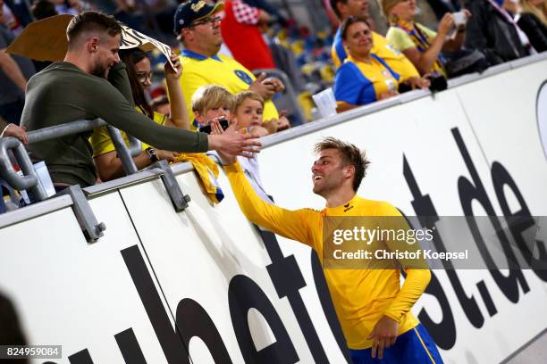 Christoffer Nyman of Braunschweig celebrates with fans after the Second Bundesliga match between Fortuna Duesseldorf and Eintracht Braunschweig at...