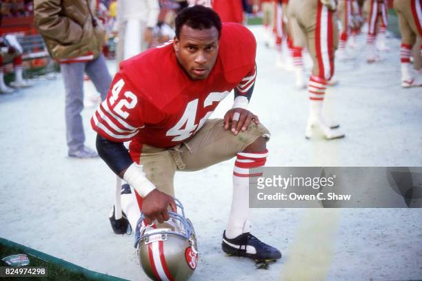 Ronnie Lott of the San Francisco 49ers takes a break on the sidelines at Candlestick Park circa 1989 in San Francisco, California.