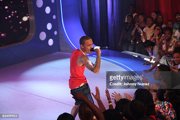 Bow Wow performs at BET's "106 & Park" 2000th Episode at BET Studios on August 19, 2008 in New York City.