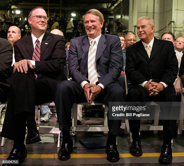 Rick Wagoner , Chairman and Chief Executive Officer of General Motors Corporation, Ohio Gov. Ted Strickland , and Ed Peper , GMNA Vice President,...