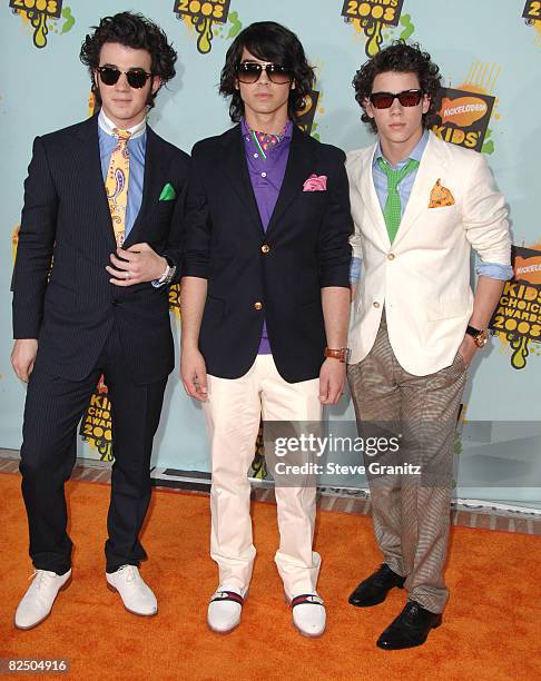 The Jonas Brothers arrives at the 2008 Nickelodeons Kids Choice Awards at the Pauley Pavilion on March 29, 2008 in Los Angeles