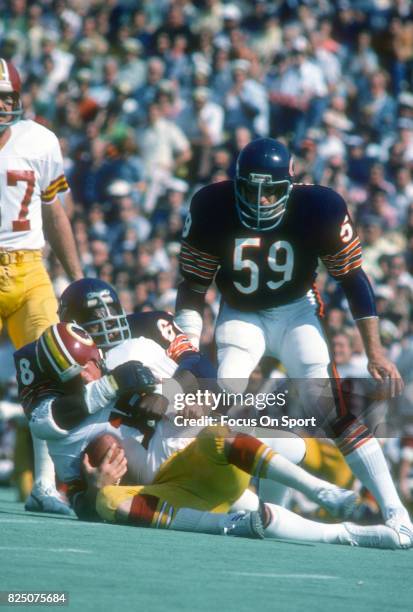 Jim Osborne of the Chicago Bears sacks quarterback Billy Kilmer of the Washington Redskins during an NFL football game October 3, 1976 at Soldier...