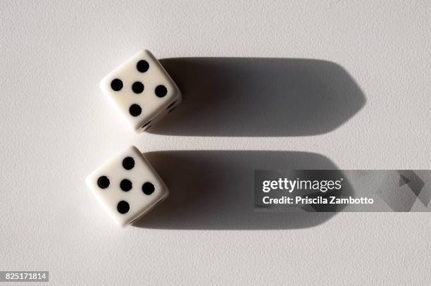 pair of dice - dice pair stock-fotos und bilder