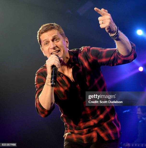 Singer Rob Thomas of Matchbox Twenty performs onstage at The Forum on July 31, 2017 in Inglewood, California.